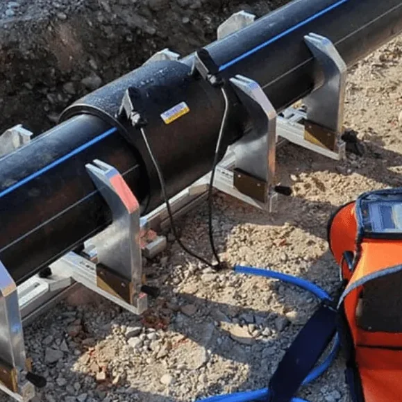 Equipamento de eletrofusão em tubulação PEAD para conexão e soldagem localizada